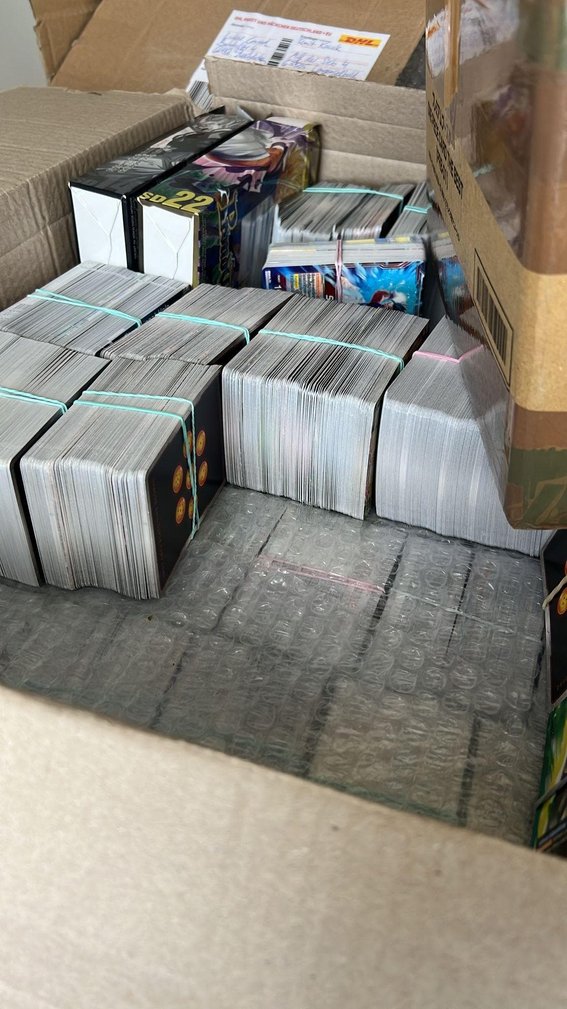 Beispiel für gute Verpackung: ordentlich gestapelte Bulk-Karten